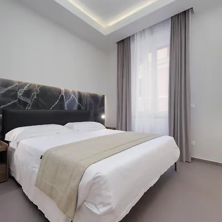 Major לינה וארוחת בוקר 4*