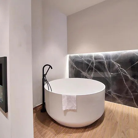 לינה וארוחת בוקר Major 4*